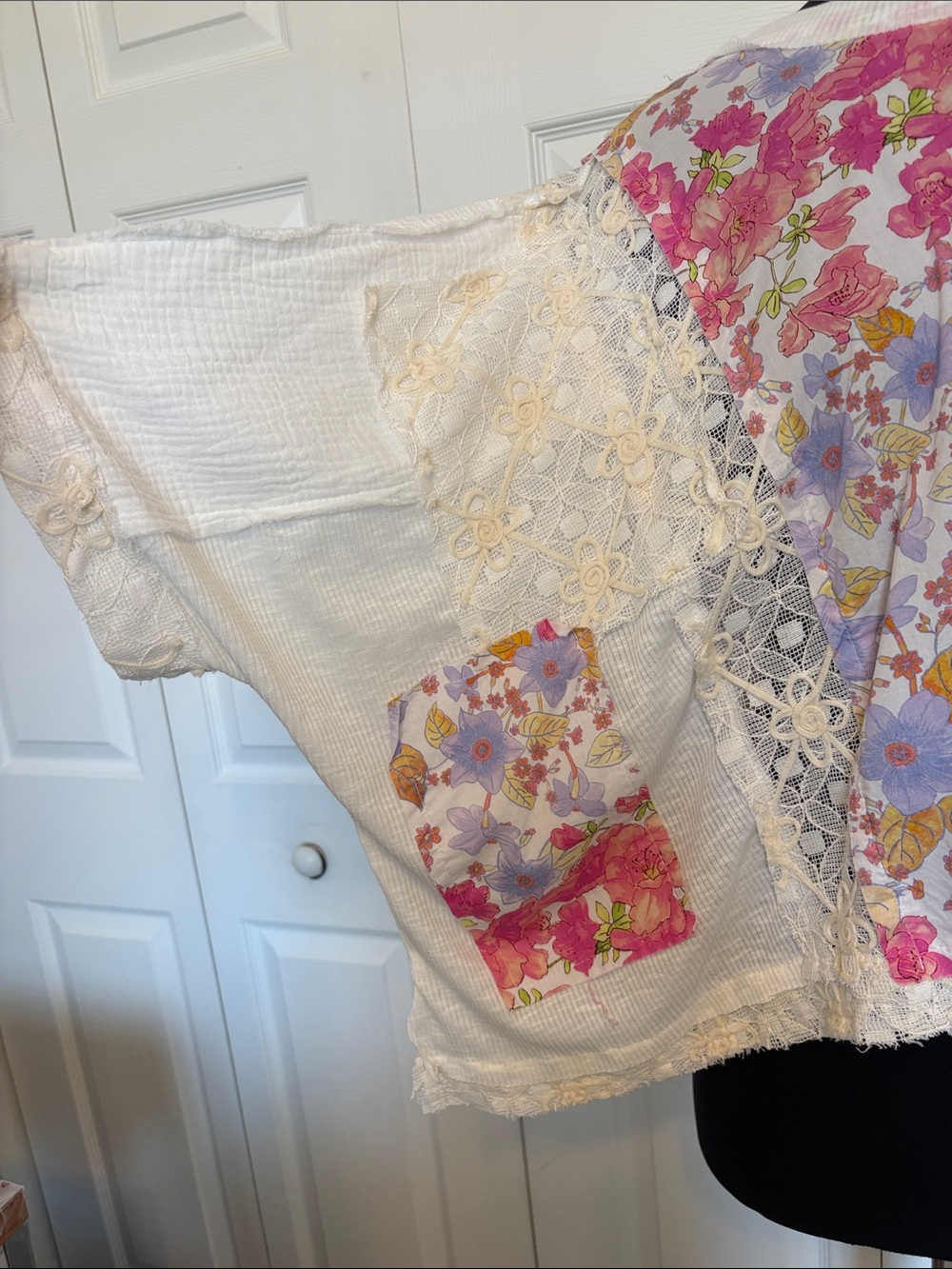POL White Floral-Print Lace-Trim Top - Picture 5 of 7